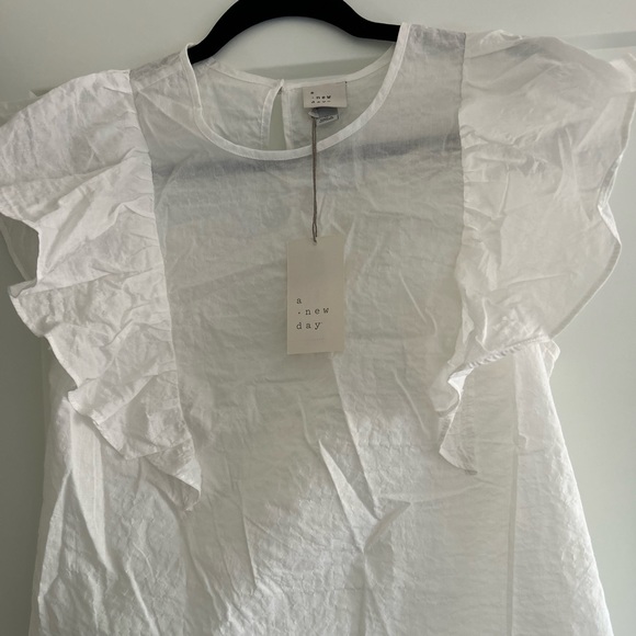 A new day white flutter sleeve keyhole - Picture 2 of 4